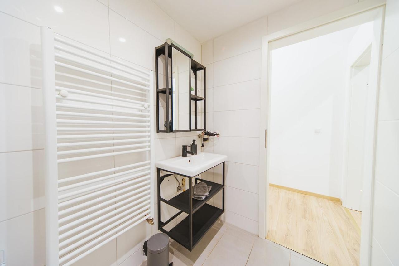 Apartment Central 10A 40Qm Wi-Fi Free Parking Calm Back House Dortmund Exteriör bild